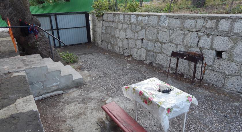 Гостевой дом Дача Петровичи Алупка