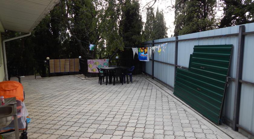 Гостевой дом Дача Петровичи Алупка